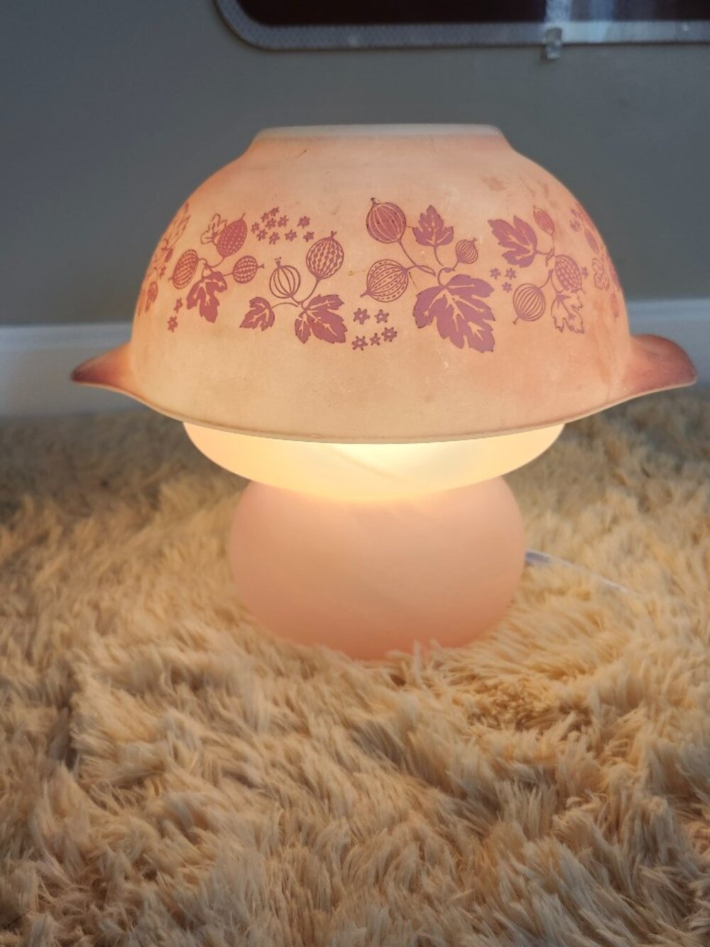 Pyrex pink Gooseberry 442 with pink Glass Lamp